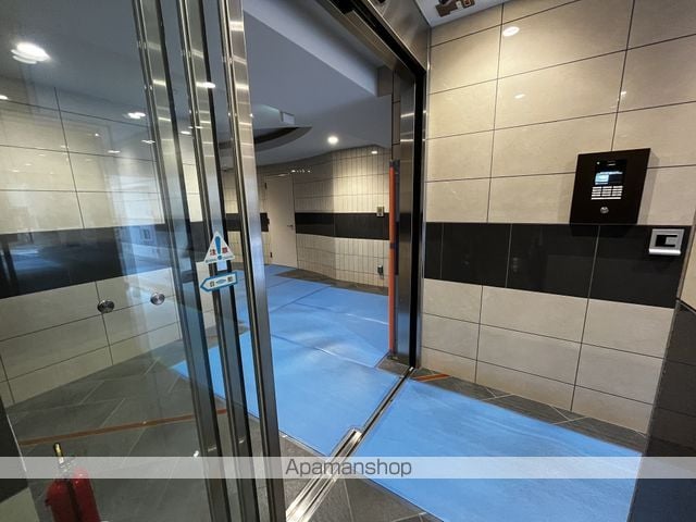 セレニテフラン野田阪神駅前の玄関写真
