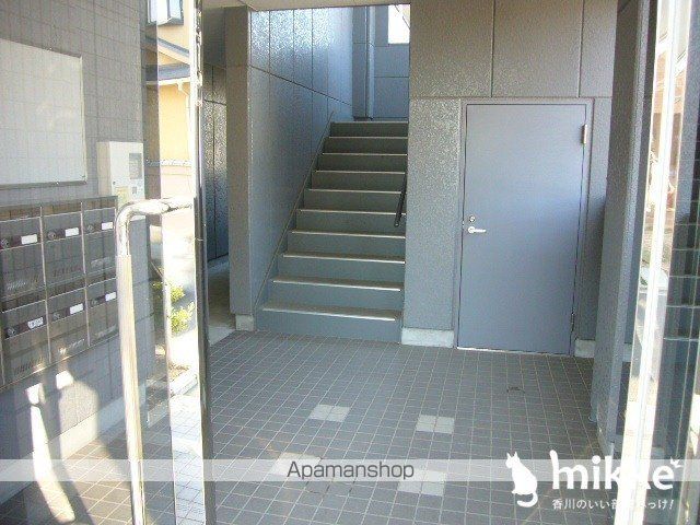 ワンダーハウス Aの玄関写真