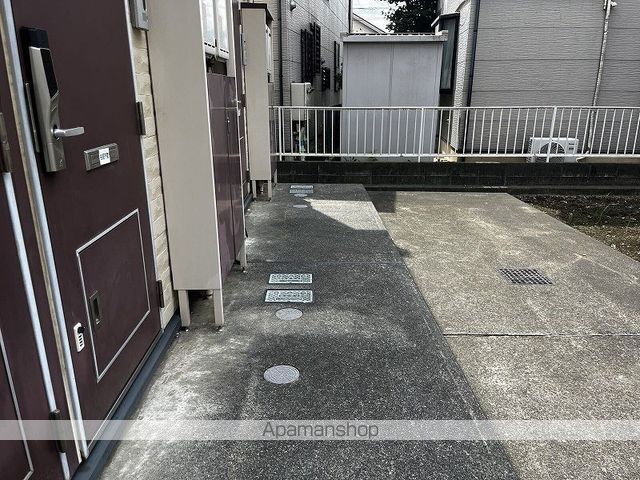 レオパレスウィングの玄関写真