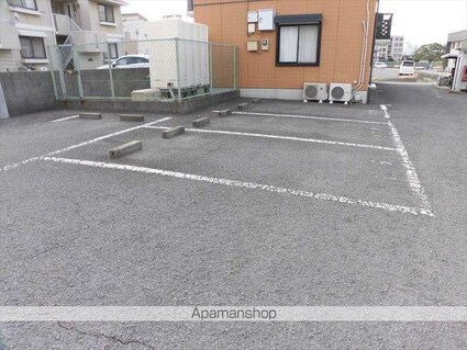 和歌山県和歌山市向[2DK/42.8m2]の駐車場1