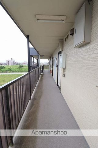 ガーデンの玄関写真