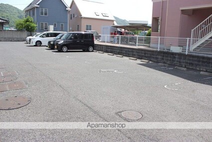 広島県府中市中須町[2LDK/65.64m2]の駐車場2