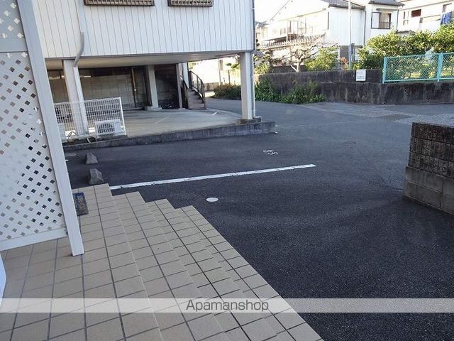 メゾンEYE F棟の玄関写真
