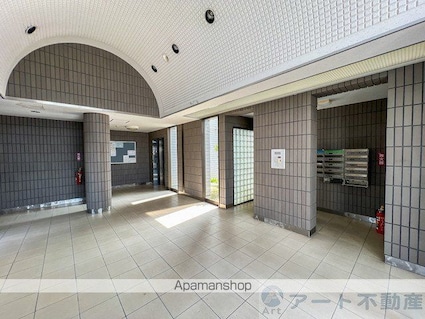 Ｍホーナー来住[3DK/64m2]のエントランス1