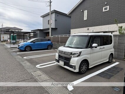 レガーロ[1LDK/30.49m2]の駐車場