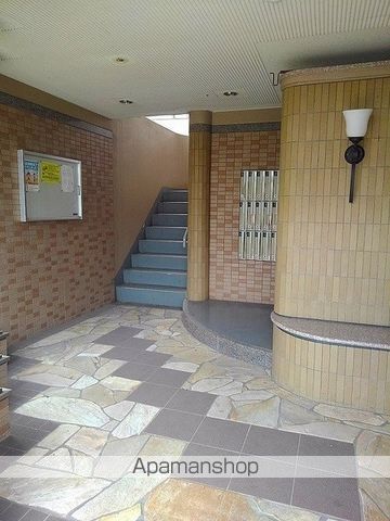 ヒルズ向イ山の玄関写真