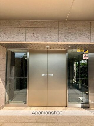 東京都世田谷区成城８丁目[3LDK/70.78m2]のエントランス