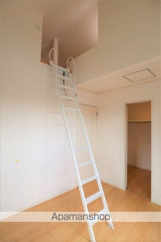 三鷹市 2階建 築4年の内装写真