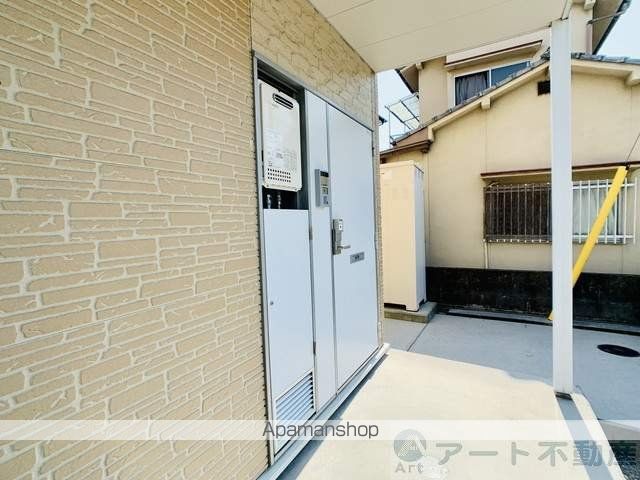 レオパレスK&Rの玄関写真