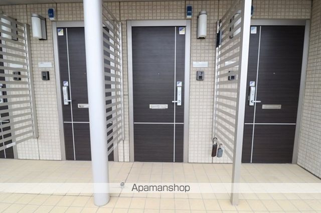 CASA Iの玄関写真