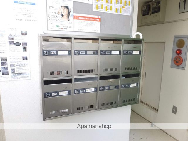 ヒルクレスト栄通の玄関写真