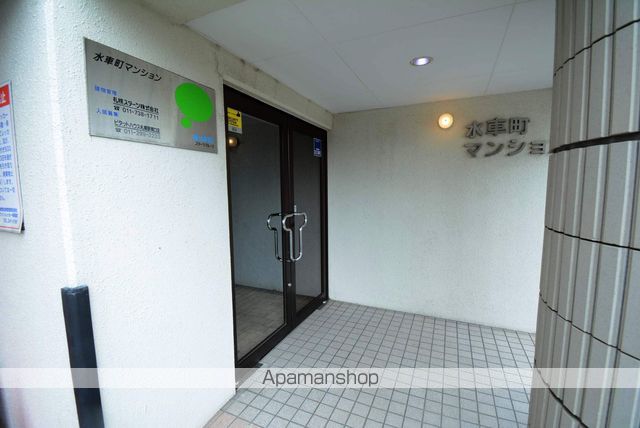 水車町マンションの玄関写真