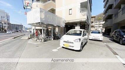 メゾンなかやま[1K/24.5m2]の駐車場1