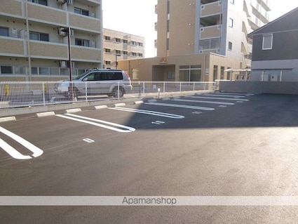 ル・パルファン[2LDK/67.01m2]の駐車場1