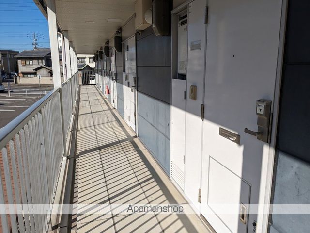 レオパレスエントラレの玄関写真