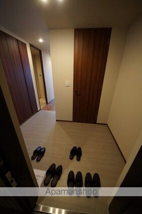 コンフォリア新宿イーストサイドタワー[1K/42.53m2]の玄関