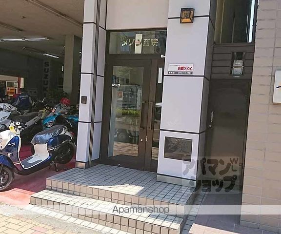 メゾン西院の玄関写真