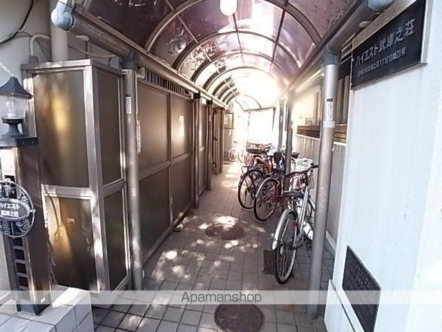 ハイエスト武庫之荘の玄関写真