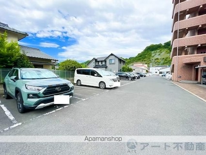 ユーミーＫＡＷＡＫＵＢＯ[2LDK/54.15m2]の駐車場5