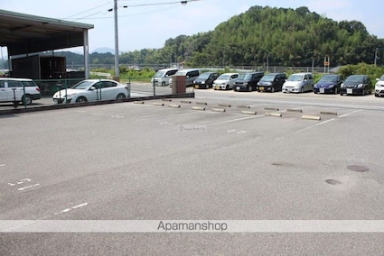 レオパレス本郷Ｂ[1K/28.02m2]の駐車場