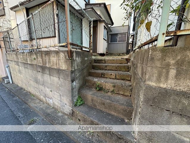 関口宅貸家の玄関写真