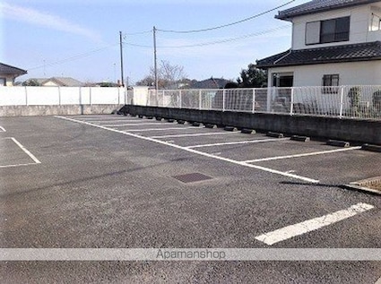 レオパレストゥルプ[1K/26.08m2]の駐車場