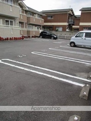 フルール　Ｂ[1LDK/42.37m2]の駐車場