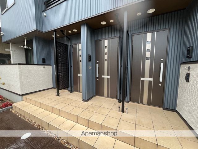フロントパーク こうかIの玄関写真