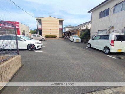 レオパレスレジデンス城ヶ崎[1K/19.87m2]の駐車場