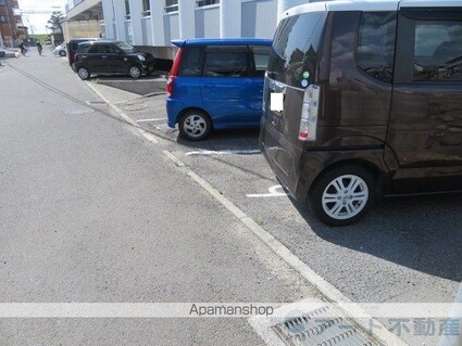 カサグランデ市坪[2LDK/34.8m2]の駐車場1