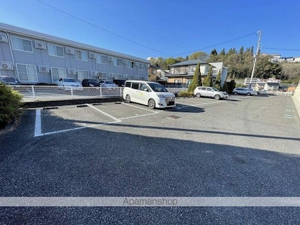 レオパレスマリナⅡ[1K/23.27m2]の駐車場1