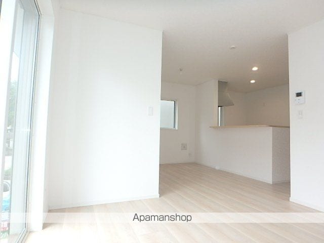 detached 埼玉県吉川市新栄２丁目8-32

地図を見る