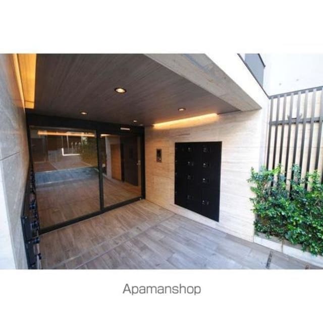 東京都新宿区市谷薬王寺町[1R/25.31m2]のエントランス