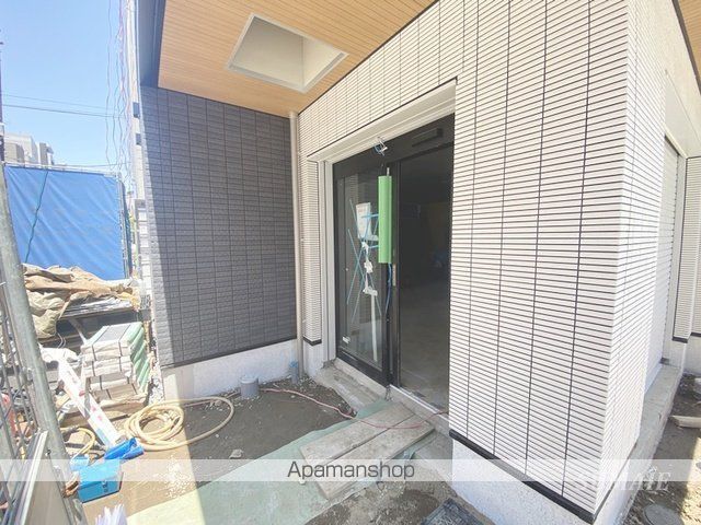 FUORISERIEの玄関写真