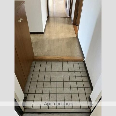 エメラルドグリーン中の島の内装写真