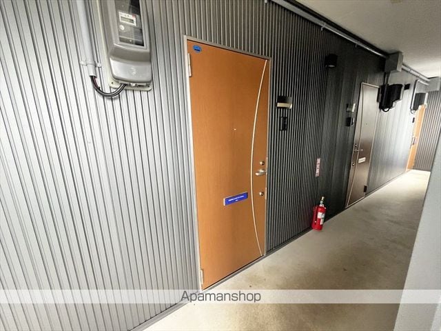VITA SANWA B棟の玄関写真