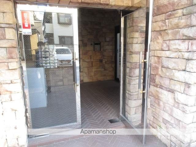 セラーノ高円寺の玄関写真