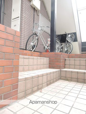 スタジオーネ参番館の玄関写真