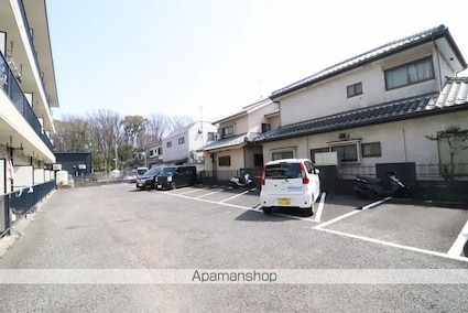 パークサイドハウス[1LDK/39.7m2]の駐車場2