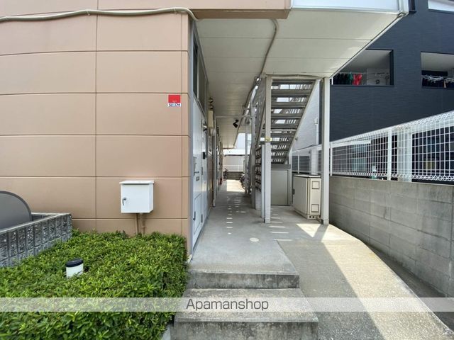 レオパレスNの玄関写真