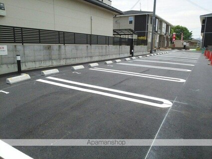 コルテーゼ　Ⅱ[2LDK/52.83m2]の駐車場1