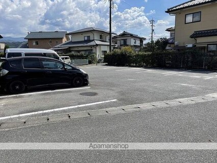 パークビレッジいいだＢ[2K/38.83m2]の駐車場3