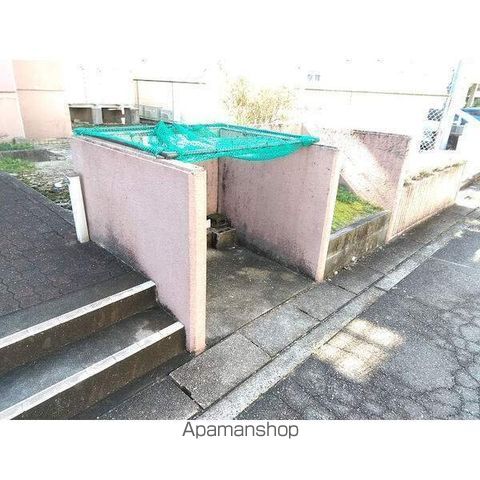 大島ビル城下の玄関写真