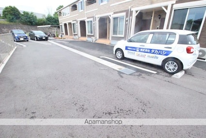 コンフォール[2LDK/59.09m2]の駐車場2