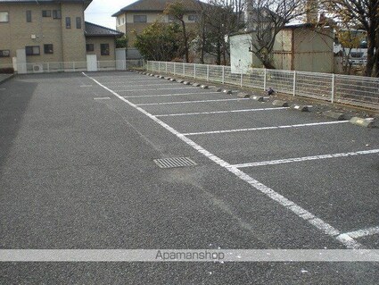 レオパレスラポール[1K/26.08m2]の駐車場3