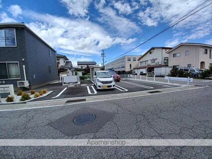 マ・メゾン　Ⅳ[1LDK/49.57m2]の駐車場2