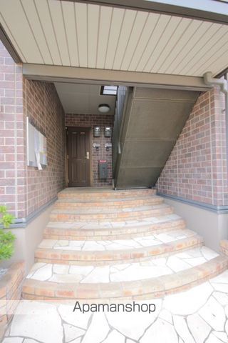 ウィスタリアの玄関写真
