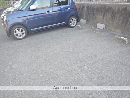 アムール安宅[1R/27.8m2]の駐車場