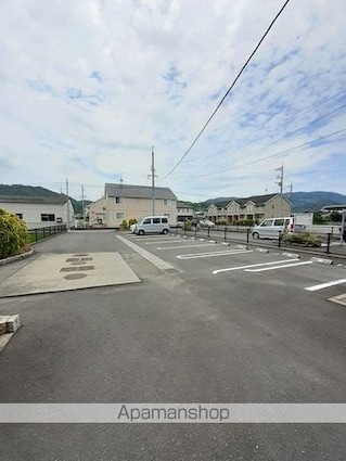 コヴァハイツＣ[1LDK/46.09m2]の駐車場