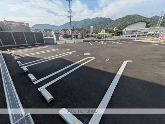 Ｈａｌｅ　ＥＬＵＥＫＯ[2LDK/53.55m2]の駐車場2
